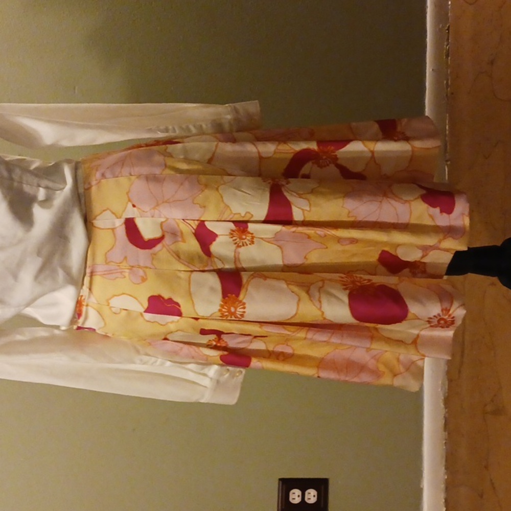 SPECIAL 2/$25Flowered Banana Republic skirt - Picture 4 of 5
